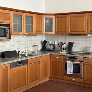 https://unique-studio-in-the-very-center.praguehotelsweb.com